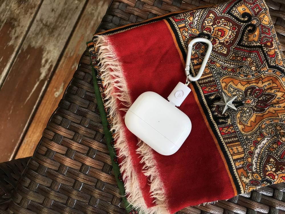 AirPods / AirPods Pro用 カラビナ付ホルダー